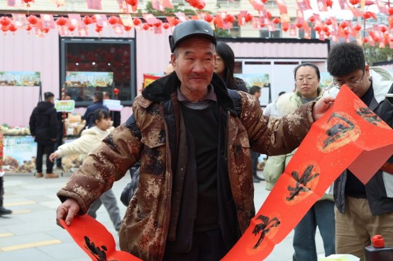 貴陽孔學堂、「文化年貨」を村民の家の前まで屆ける