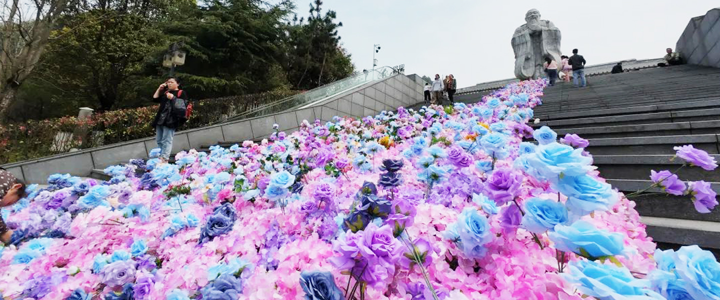 구이양 콩쉐탕에서는 清明節(청명절) 전통문화활동이 성황리에 계속되었다